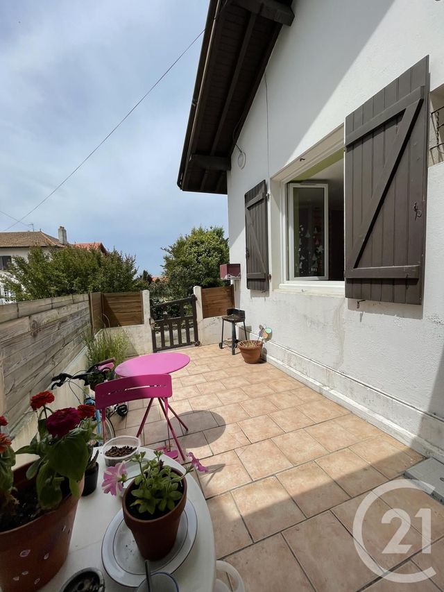 Appartement T3 à vendre - 3 pièces - 44.5 m2 - BOUCAU - 64 - AQUITAINE - Century 21 Agence Nivadour Appartement T3 à vendre - 3 pièces - 44.5 m2 - BOUCAU - 64 - AQUITAINE - Century 21 Agence Nivadour