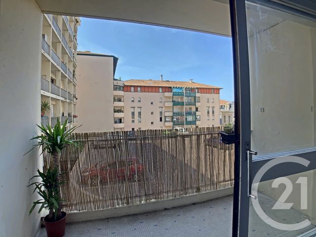 Appartement T1 à vendre - 1 pièce - 35.0 m2 - BAYONNE - 64 - AQUITAINE - Century 21 Agence Nivadour Appartement T1 à vendre - 1 pièce - 35.0 m2 - BAYONNE - 64 - AQUITAINE - Century 21 Agence Nivadour