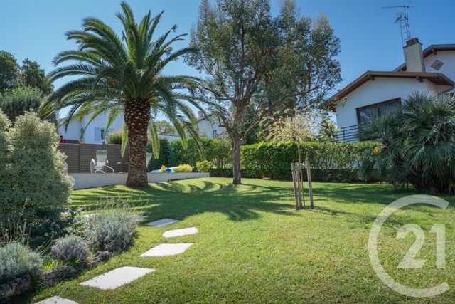 maison à vendre - 7 pièces - 218.6 m2 - ANGLET - 64 - AQUITAINE - Century 21 Berritzea