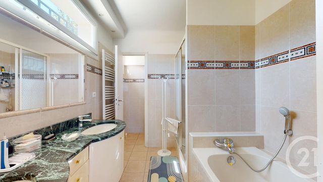 maison à vendre - 7 pièces - 218.6 m2 - ANGLET - 64 - AQUITAINE - Century 21 Berritzea