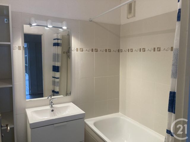 Appartement à louer - 3 pièces - 64.0 m2 - USTARITZ - 64 - AQUITAINE - Century 21 Berritzea