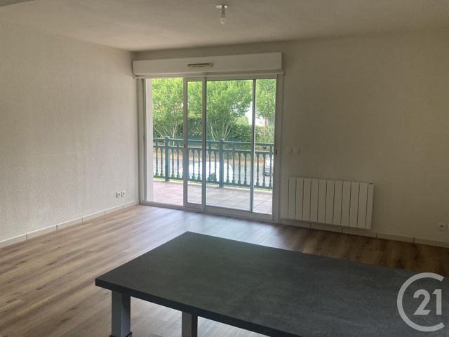 Appartement à louer - 3 pièces - 64.0 m2 - USTARITZ - 64 - AQUITAINE - Century 21 Berritzea