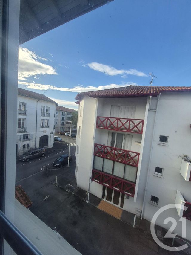 Appartement F2bis à vendre - 3 pièces - 76.63 m2 - BAYONNE - 64 - AQUITAINE - Century 21 Berritzea