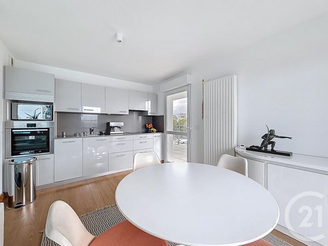 Appartement à vendre - 4 pièces - 84.42 m2 - 64 - AQUITAINE - Century 21 Berritzea